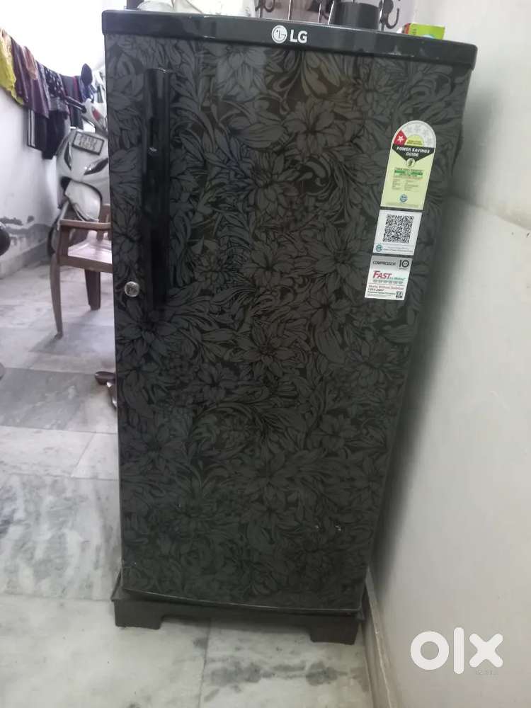 New fridge sale only 6 months old with gurrenty 1 years