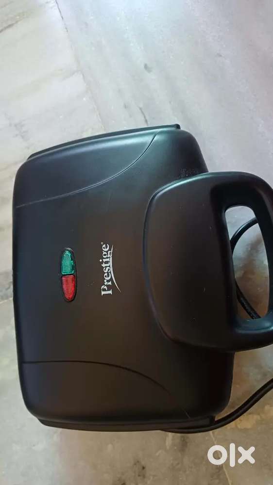 Sandwich maker and single oven