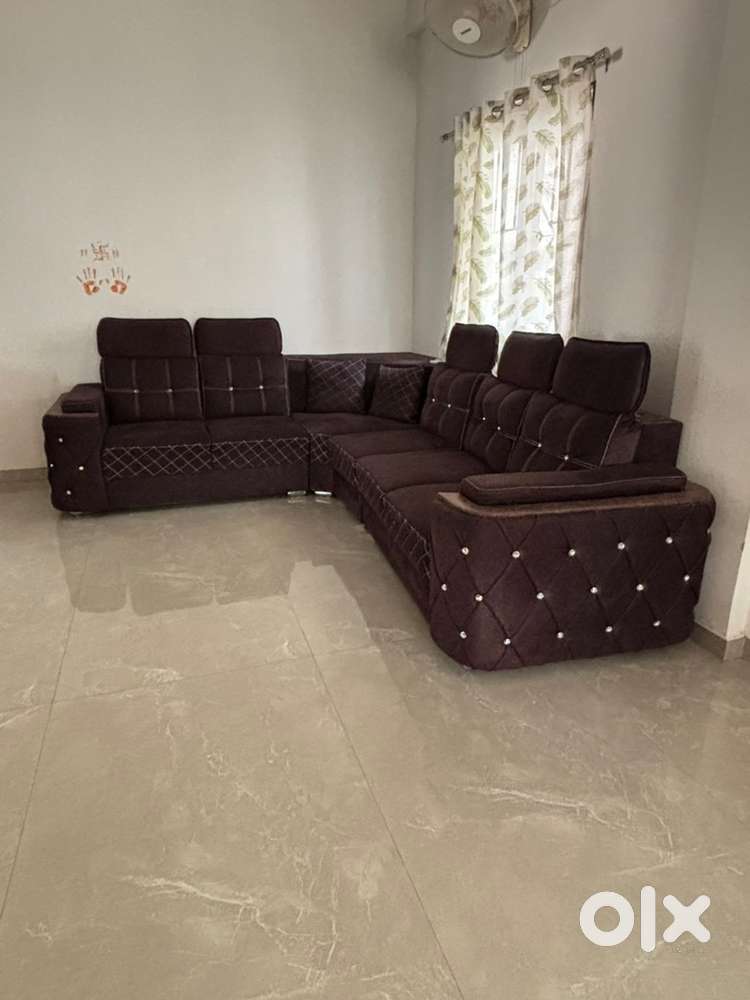 6 seater Sofa with 2 pillows, L shape for sell