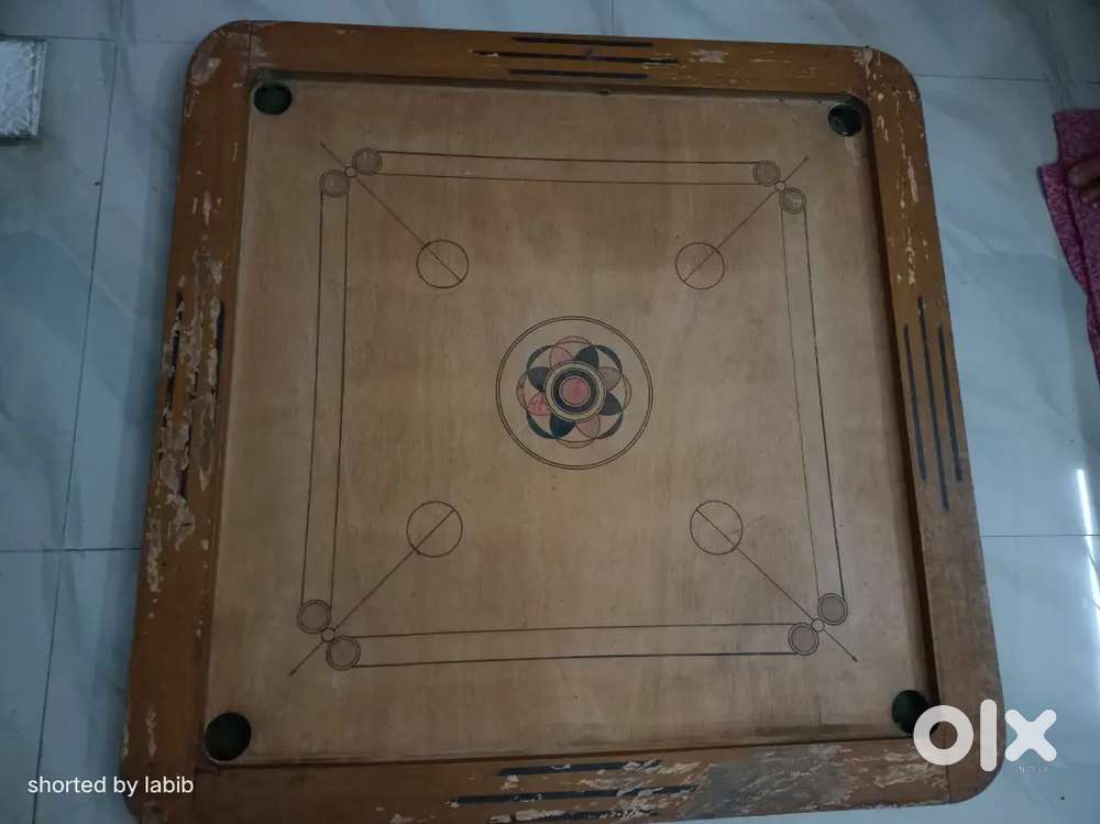 Carom board