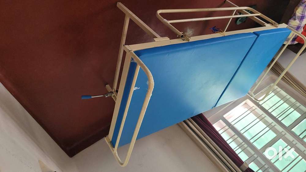 Hospital Bed/Steel Coat with manual head adjustment
