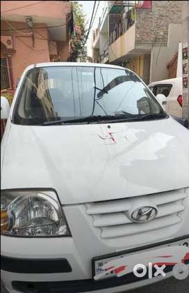 A good condition Santro car 2011 model