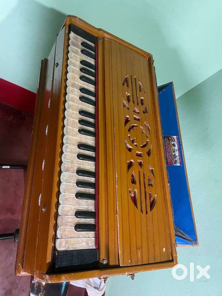 Premium Harmonium for Sale – Great Condition – Just ₹9500!