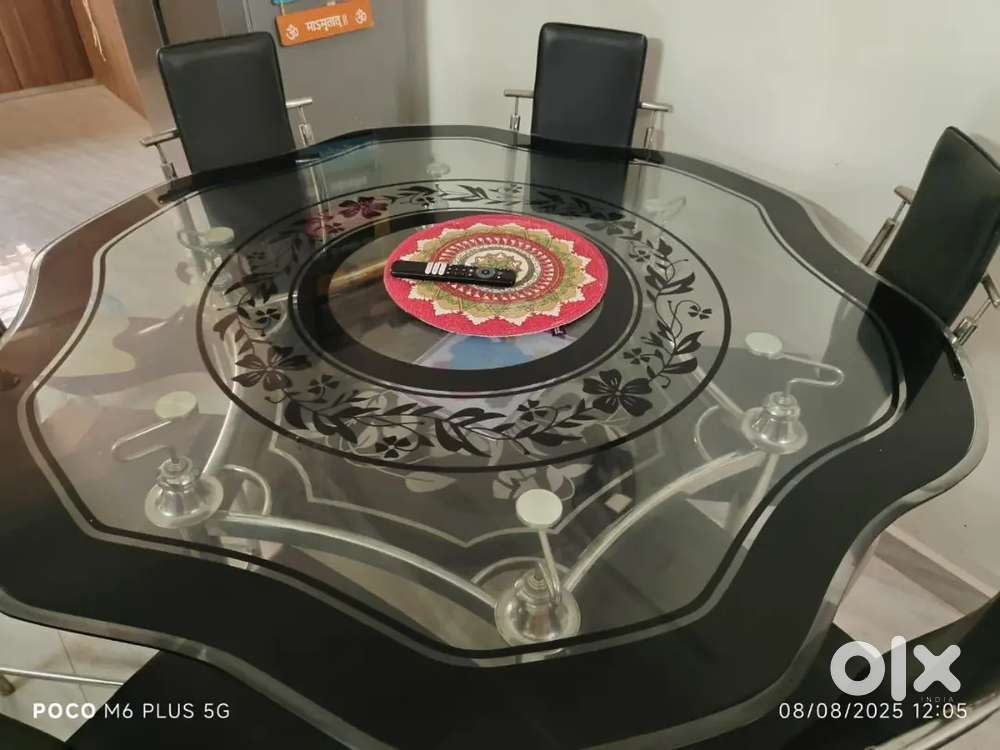 Dinning Table with 6 Chairs