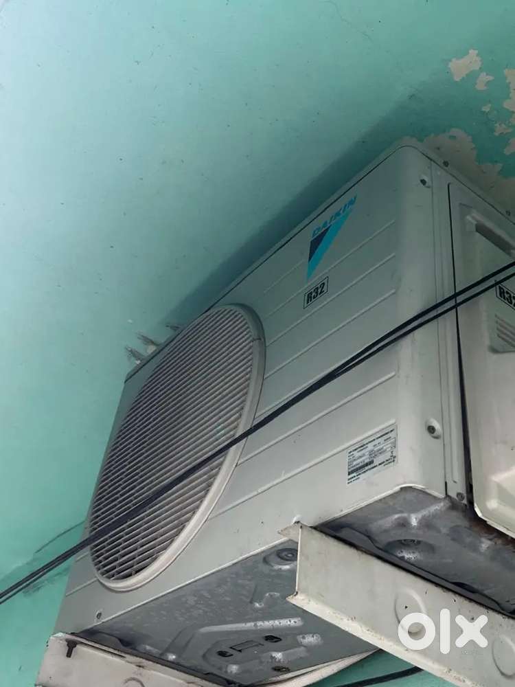 Gud condition daikin , Whirlpool acs avaible place in vijayawada