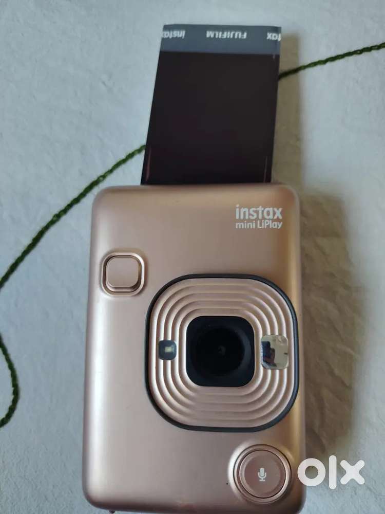 INSTAX MINI LIPLAY CAMERA