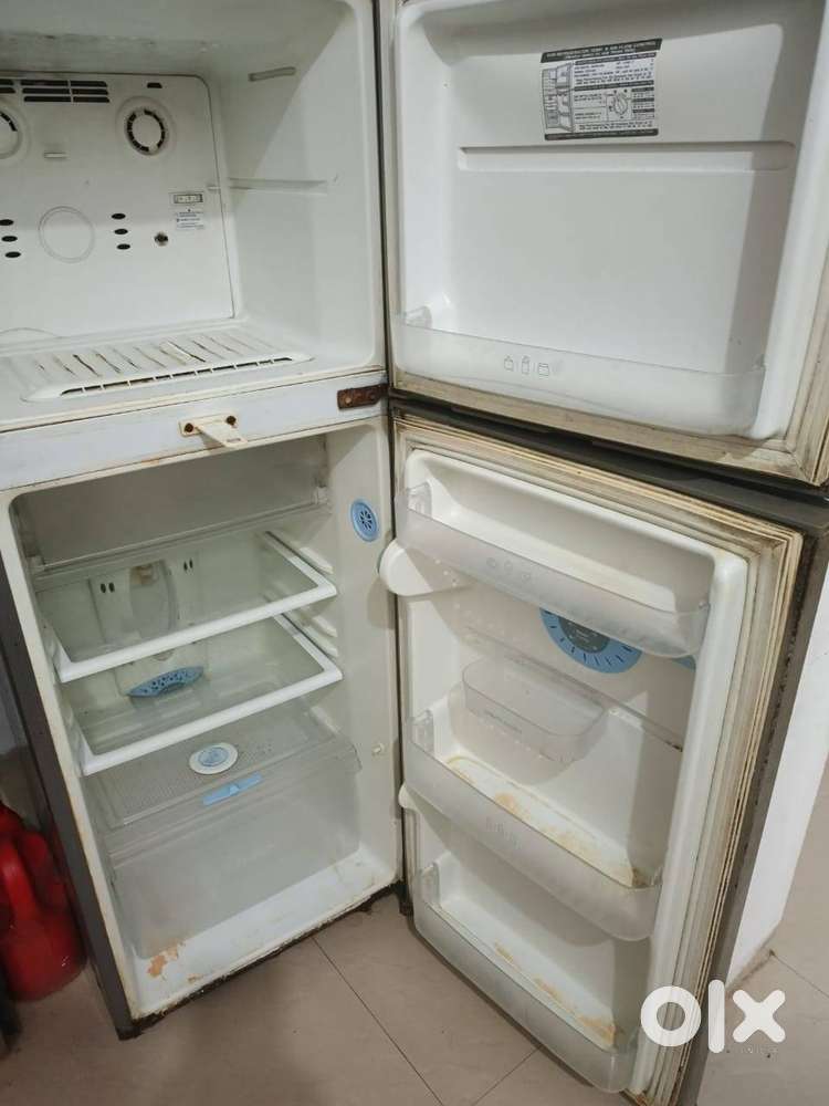 Double Door Fridge – Good Condition – 200L Capacity