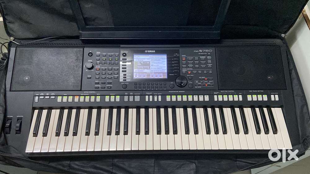 Yamaha PSR-S750 keyboard