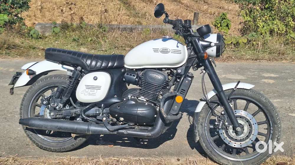 Jawa 42 white