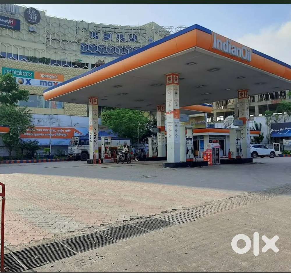 Pump boy, selling fuel