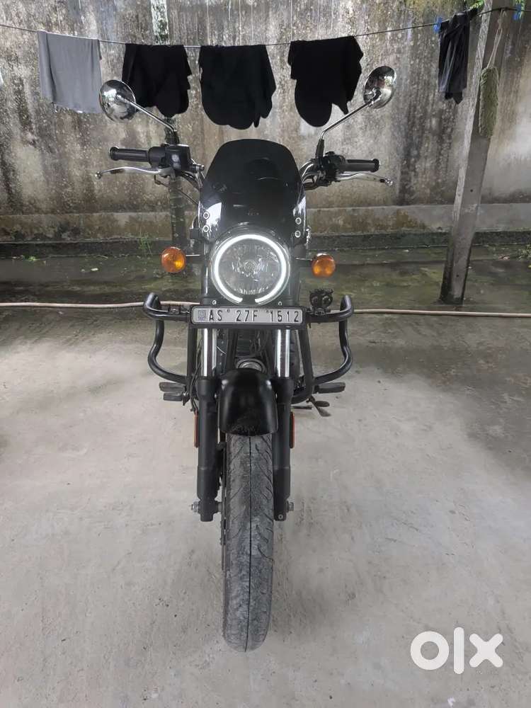 Meteor 350 Stellar Black Royal Enfield