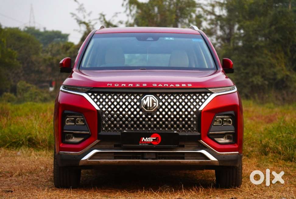 MG Hector Plus Sharp Pro 1.5 Turbo Petrol  CVT 7 STR Dual Tone, 2023..