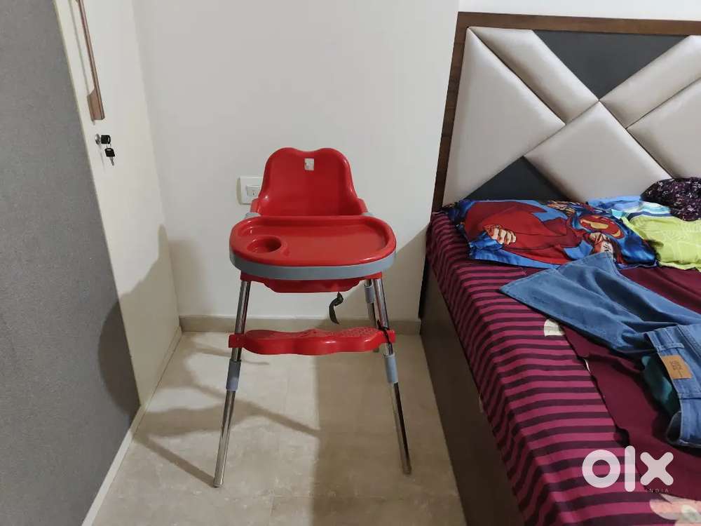Kids feeding chair