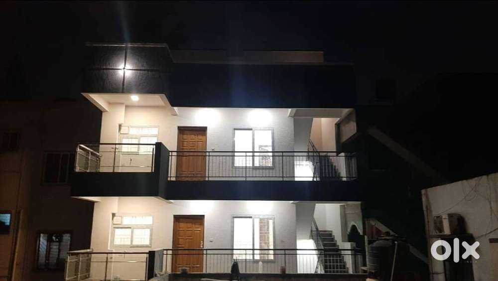 By OWNER 2bhk at VICTORIA ROAD Posh Area Good Ventilation NEW BUILDING
