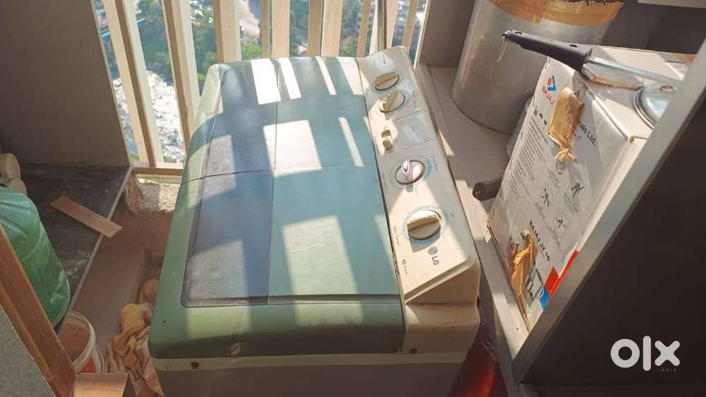 LG semi-automatic washing machine