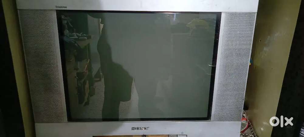 Sony trinitron colour tv with remote