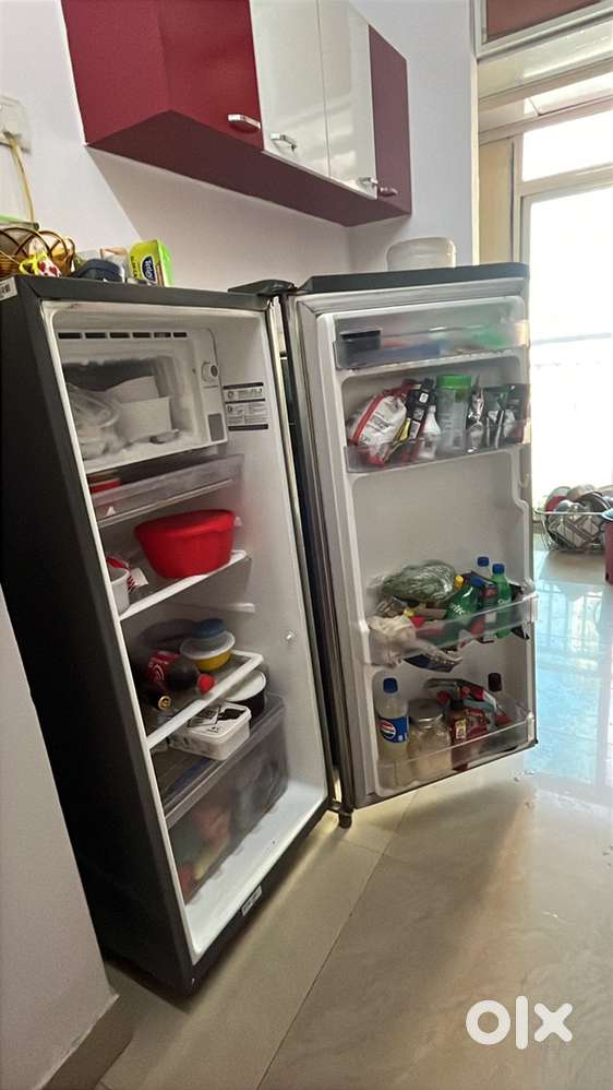 1 single door fridge