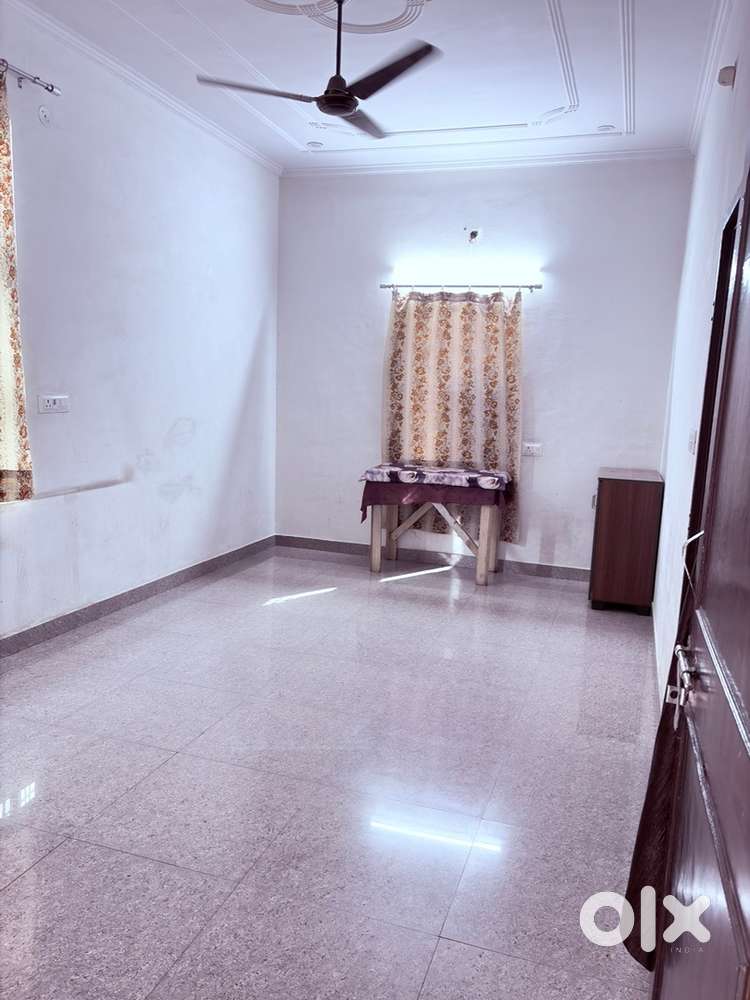 One hall , letbath , kitchen