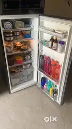 Whirlpool fridge 4 year old in excellent condition
