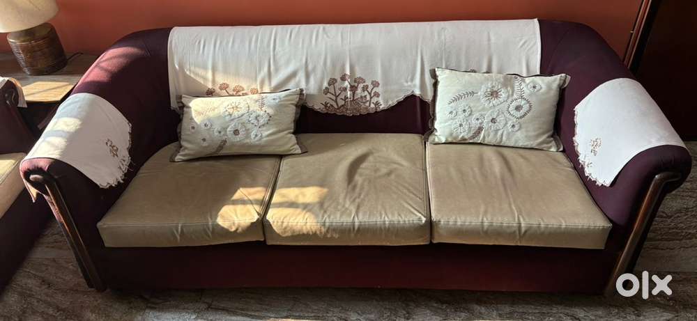 Sofa set- 3+1+1 persons.