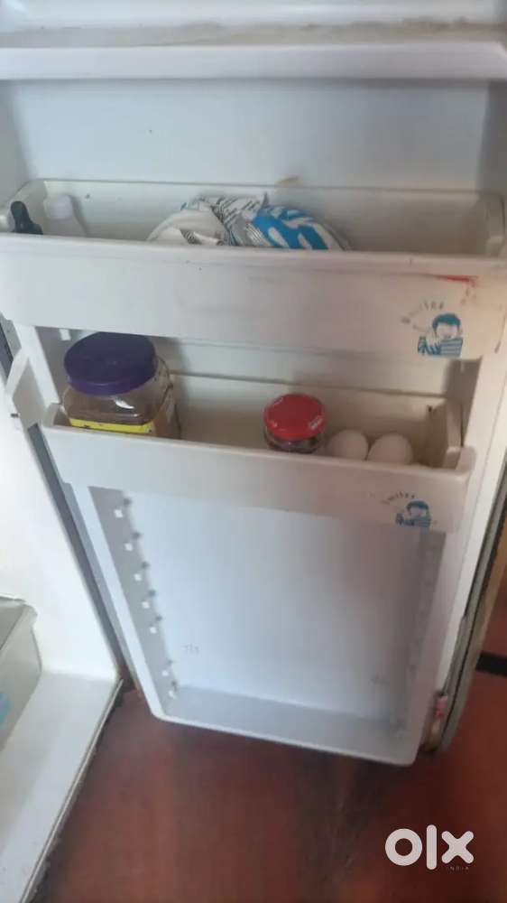 Mere pass 180 liter ka fridge hai bech raha hu