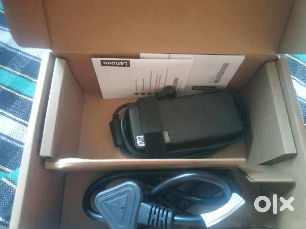 Lenovo 65W Round Tip AC Adapter (in)