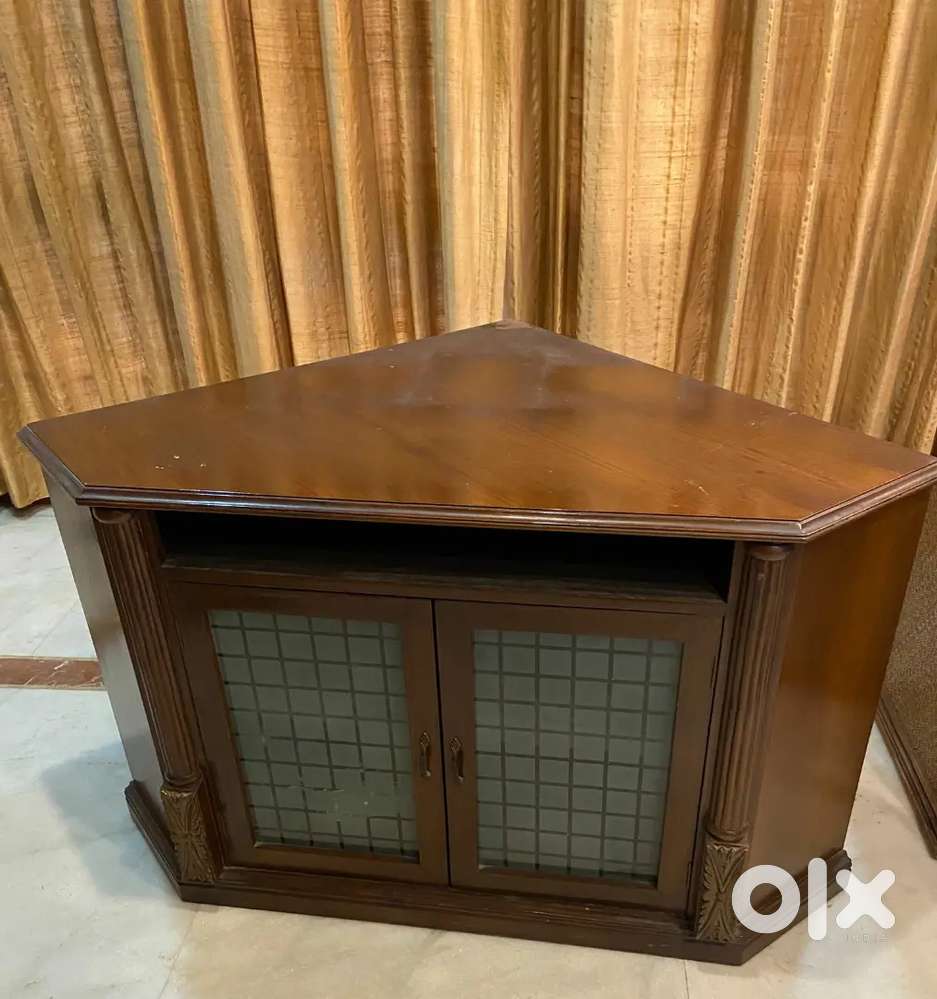 Corner type TV cabinet