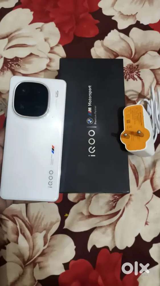 IQOO 12 BRAND NEW CONDITION++  ( FALTU KA GYAN MT DENA PLEASE )