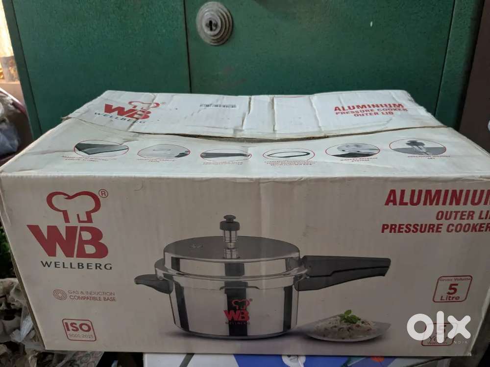 Kitchen pressure cooker.Water cans, Mixer - read description for price