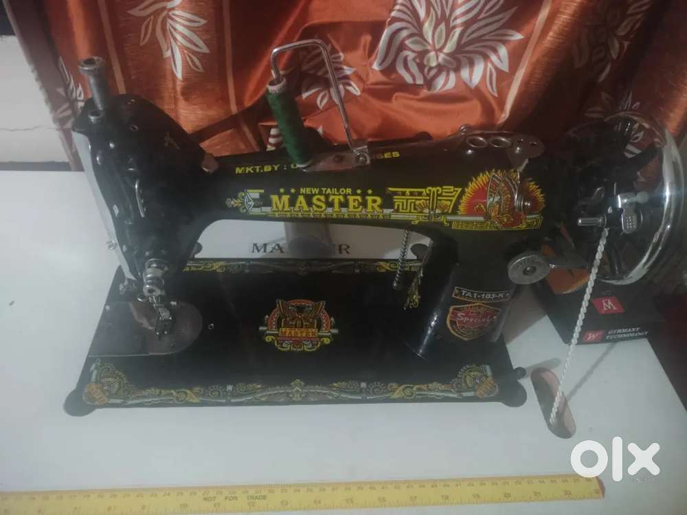 Sewing machine full shuttle