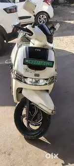 I'm selling urgent this TVS iqub scooter