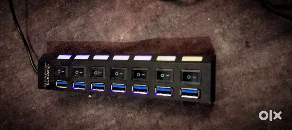 mouse +airpods + tripod