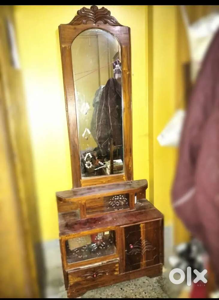 Dressing table