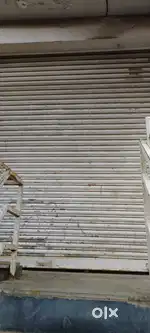 Shop for rent on sarafa road first floor