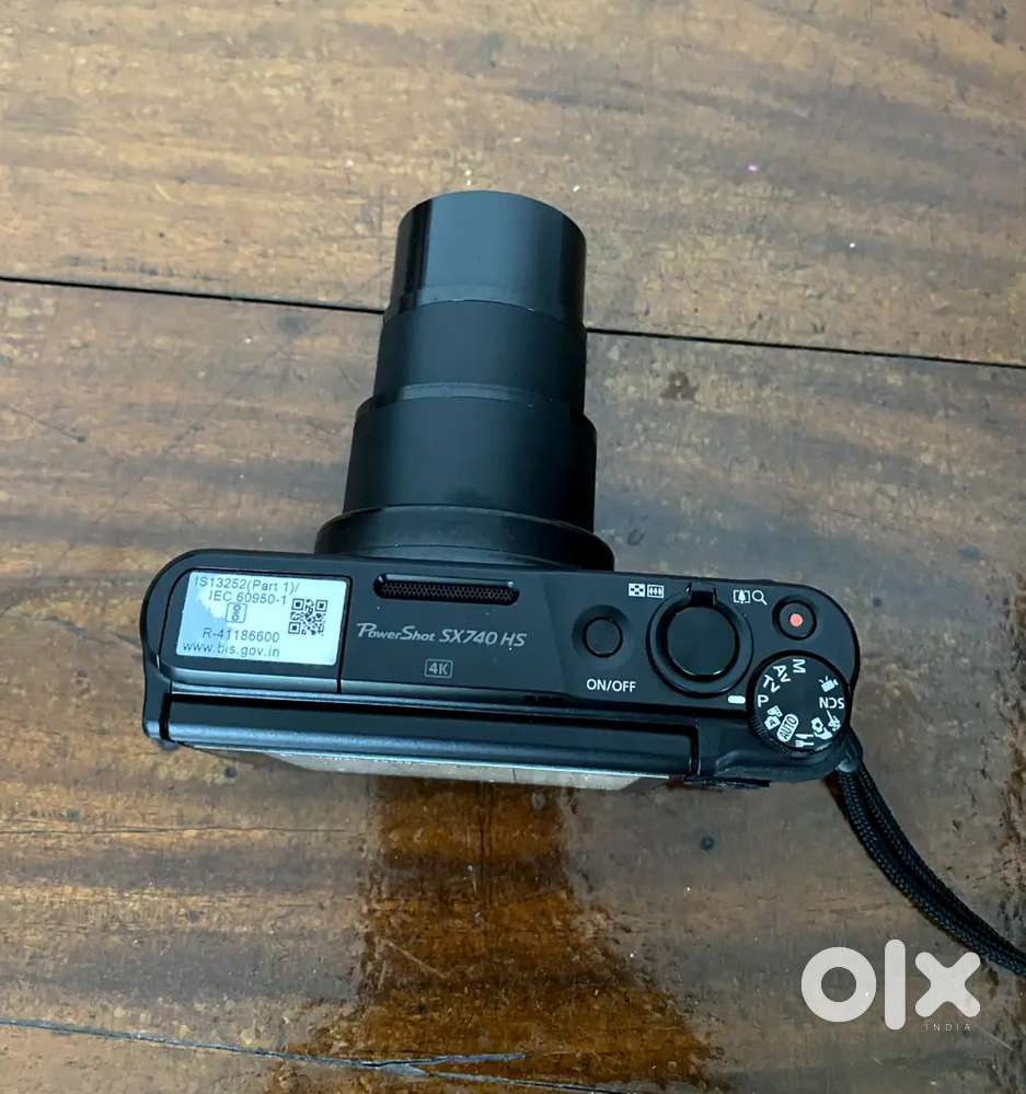 Canon SX740HS 160X ZOOM CAMERA,In New Condition.Not even a Scratch