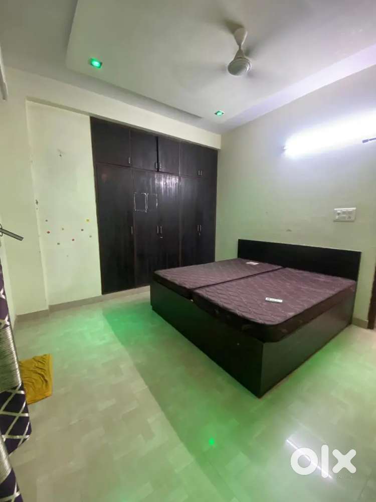 3bhk one room available only for girls