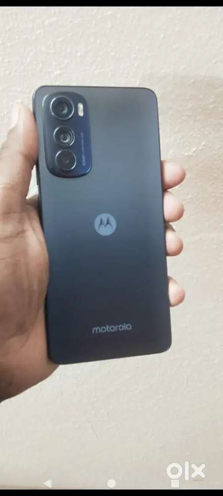 I want to sale & exchange Moto edge 30 scratchles condition with Box
