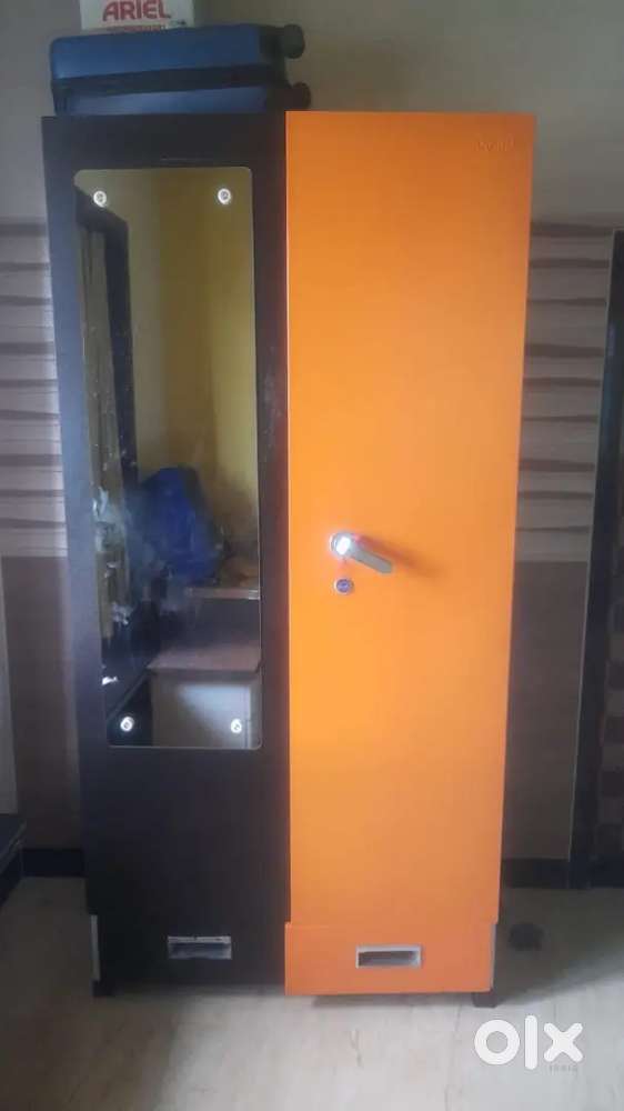 New wardrobe barely used for 6 months