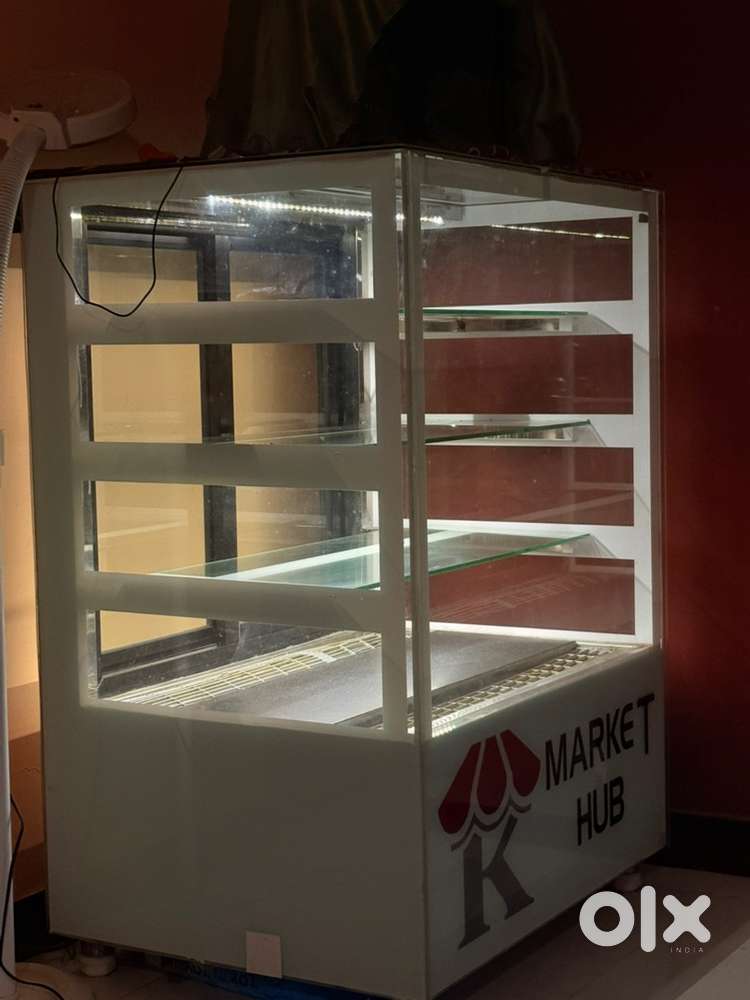 Fridge for cake