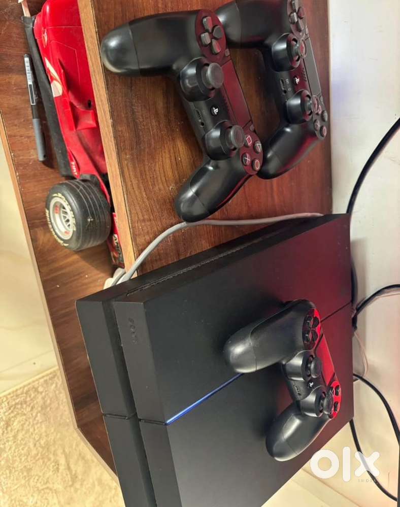 Ps4 standard 500gb with gta v and fifa cd and 3 controllers