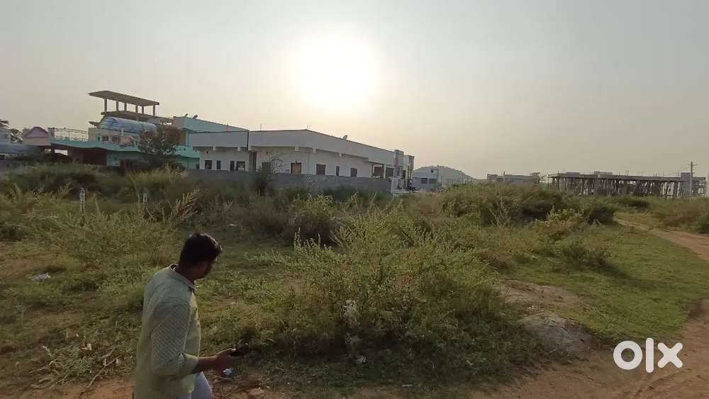 The land is of 220 square fit