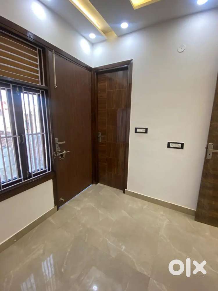 Resale 70gaj 2bhk in new condition 29L