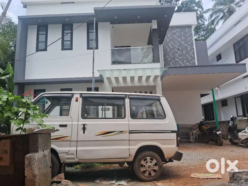 4 bhk new house just very near velliparamba town side