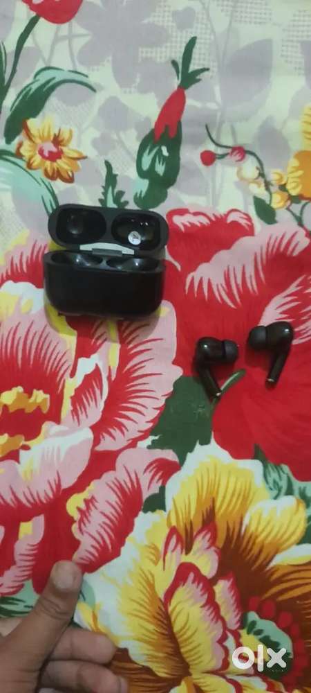 Air buds pro onli one month used