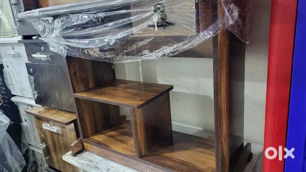 Computer table