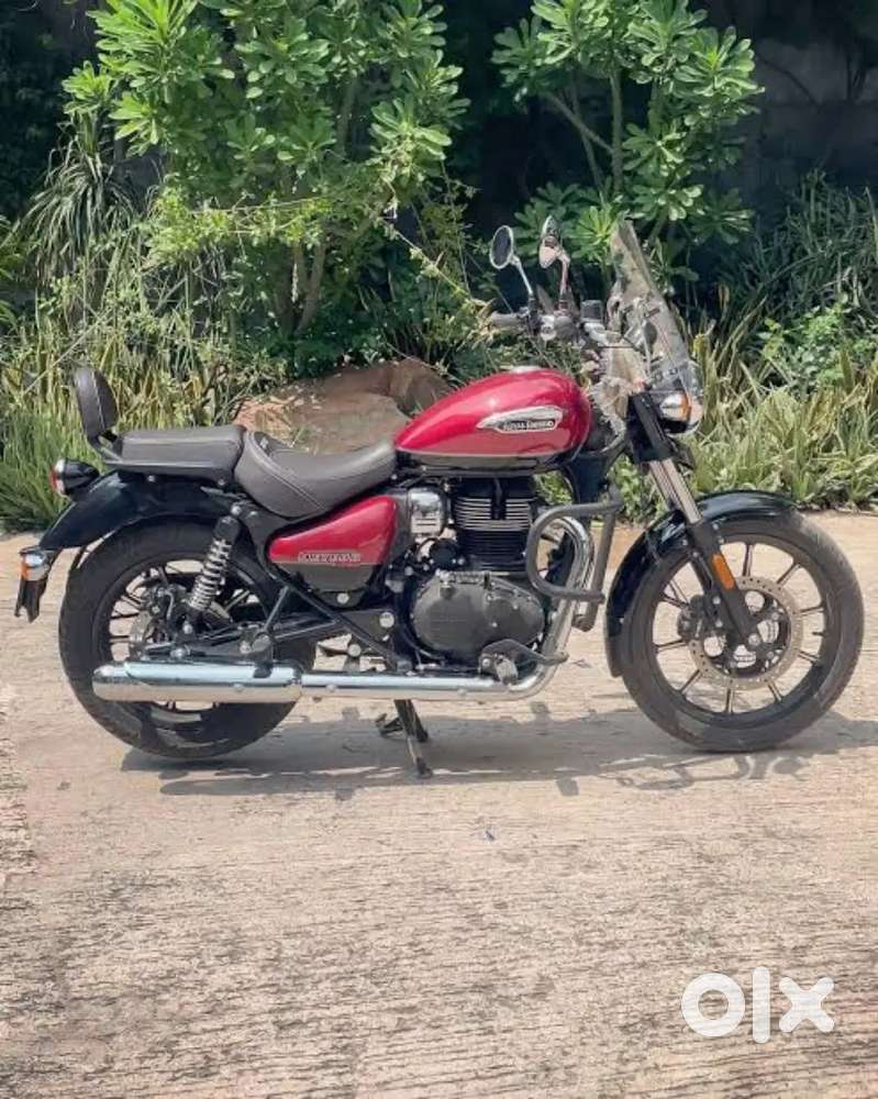 Royal Enfield meteor 350 supernova Red