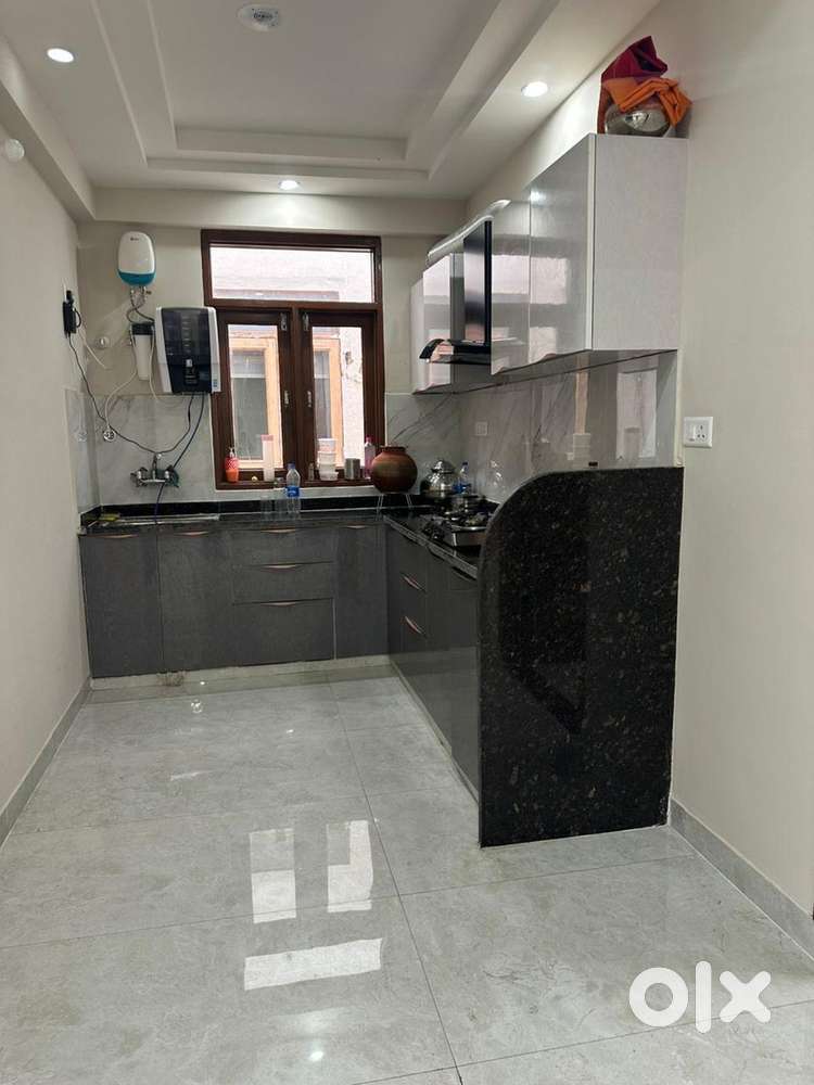 Flat good location near park school hospital luxurious Apptment