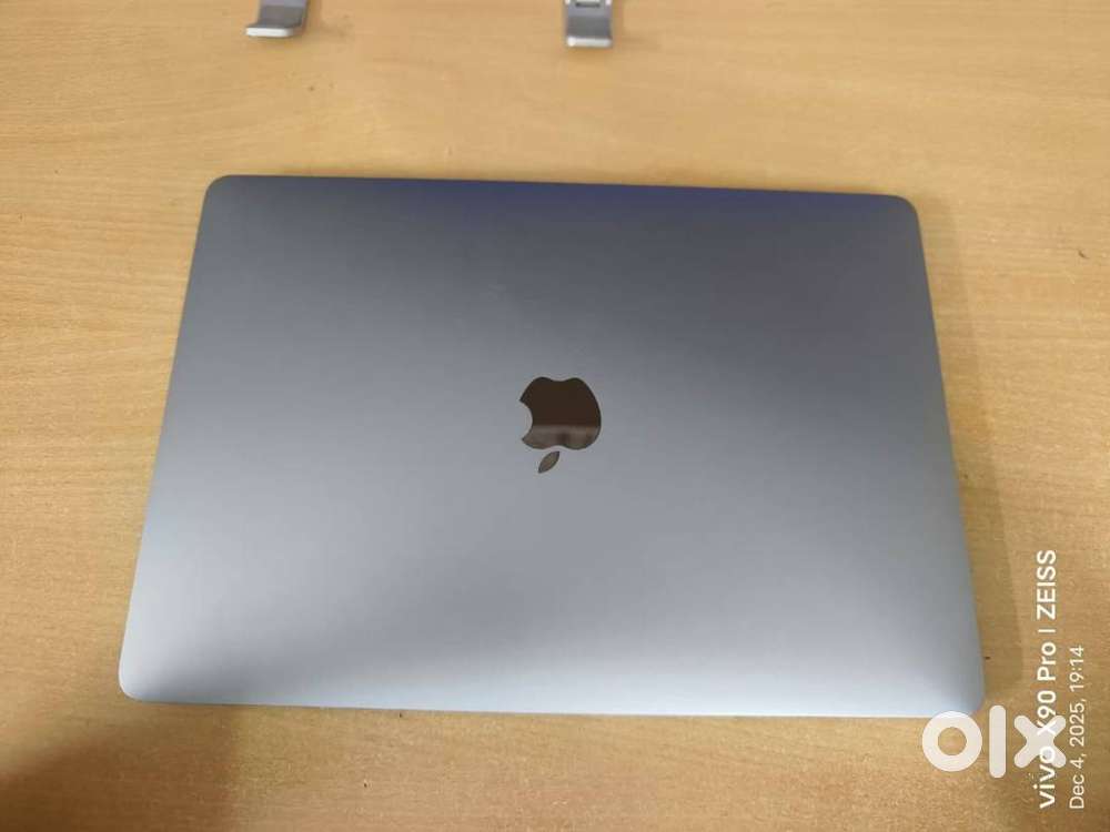 Macbook pro m2 16 gb ram 256 gb rom
