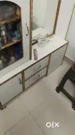 Dressing table