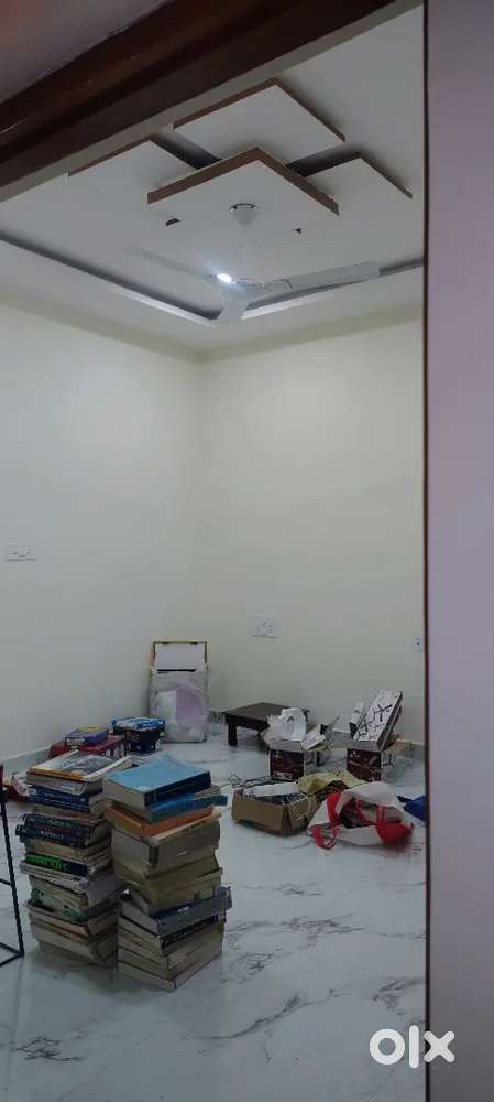 Royal green near smriti Nagar rental room available for boys